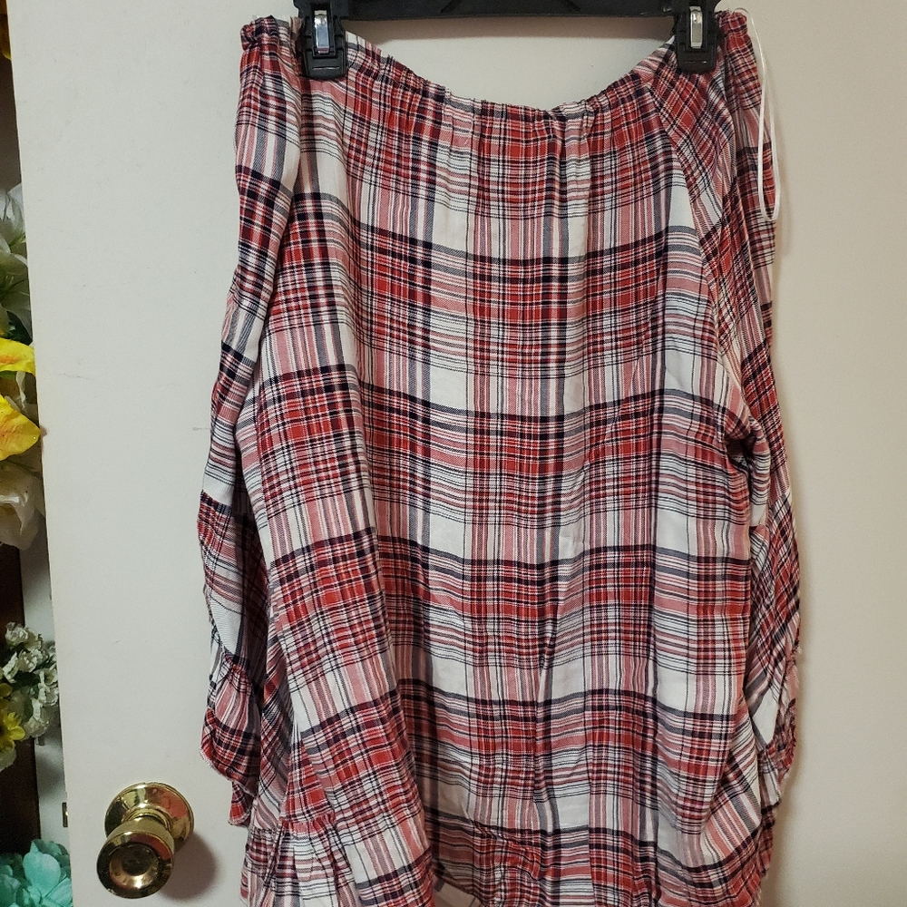 Plus size off the shoulder plaid bell sleeve top - Picture 6 of 7